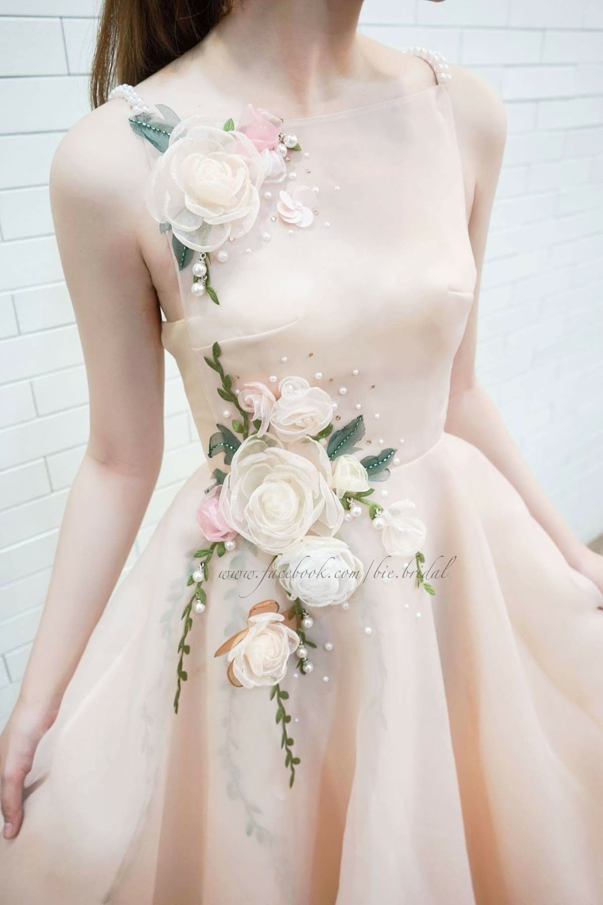 Noiva com cinto floral em tule